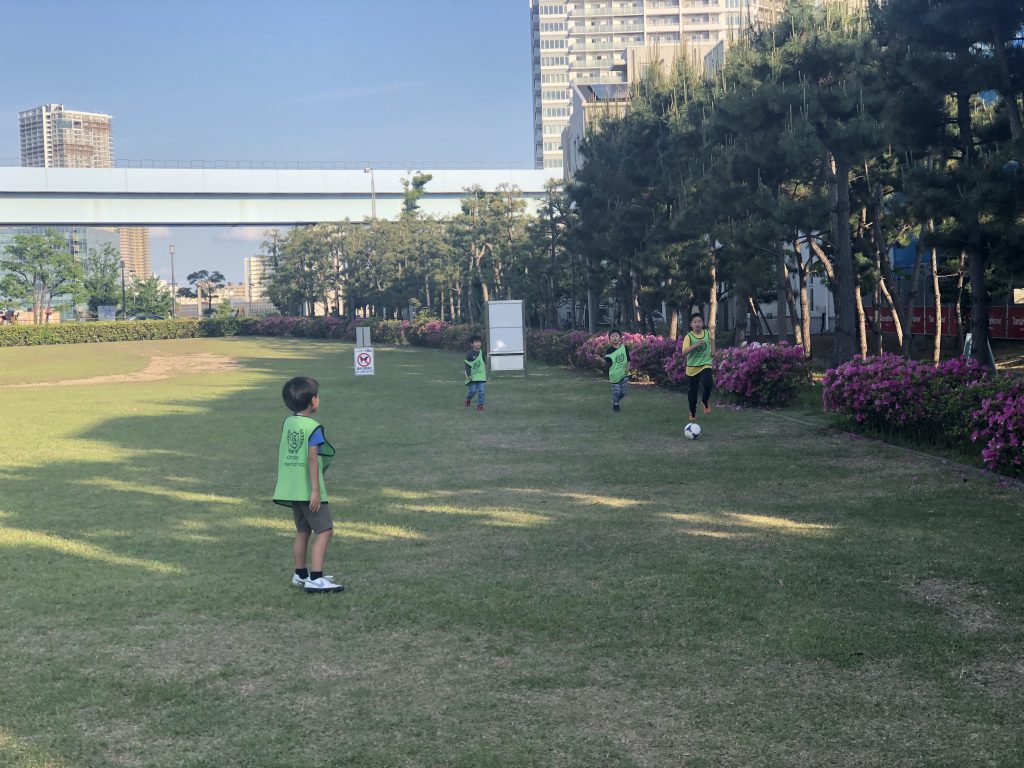 豊洲校の外遊び風景